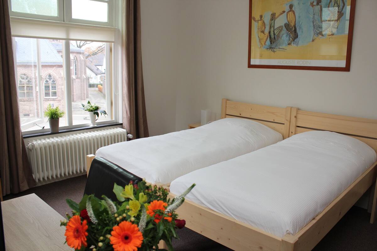 Deluxe Double Room, 2 Single Beds, Private Bathroom | Bathroom