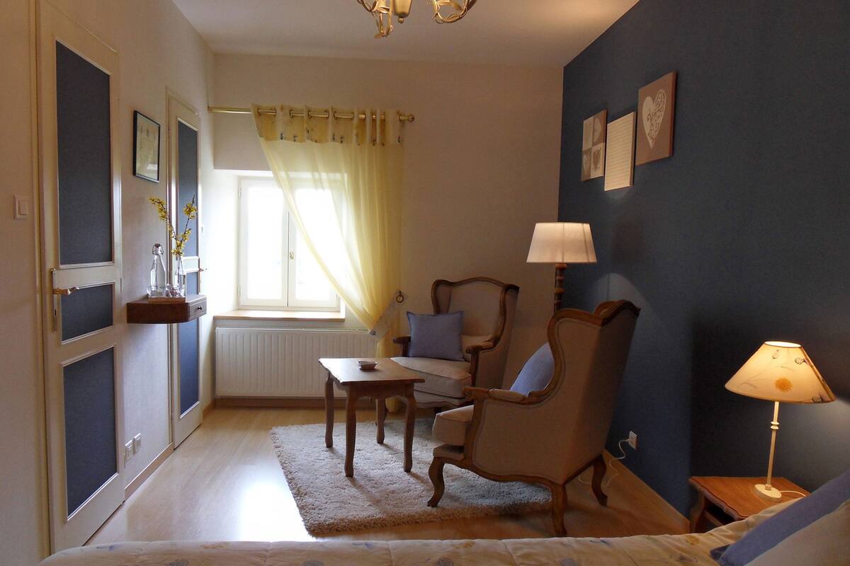 Chambre supérieure double (Serpolet) | Literie de qualité, système d’insonorisation, accès au Wi-Fi (inclus)