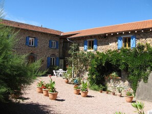 Front of property - Aux 3 Sapins (Ronno)
