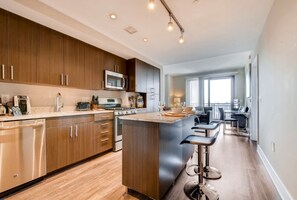 Deluxe Apartment, 1 Bedroom | Private kitchen
