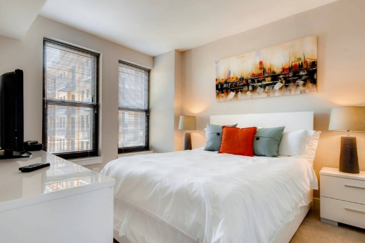 Deluxe Apartment, 1 Bedroom | 1 bedroom, individually decorated, individually furnished, desk