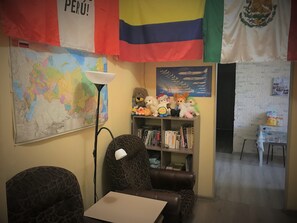 Lobby sitting area - Hostel Aviator (Moscow)