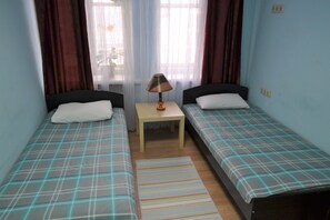 Comfort tvåbäddsrum | Strykjärn/strykbräda, gratis wi-fi och sängkläder