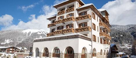 المنشأة من الخارج