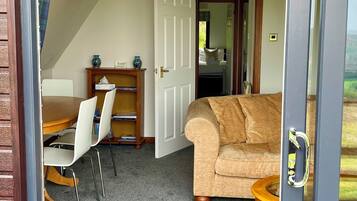 Lodge Glen Oykel, 2 Bedrooms | Living area | Flat-screen TV