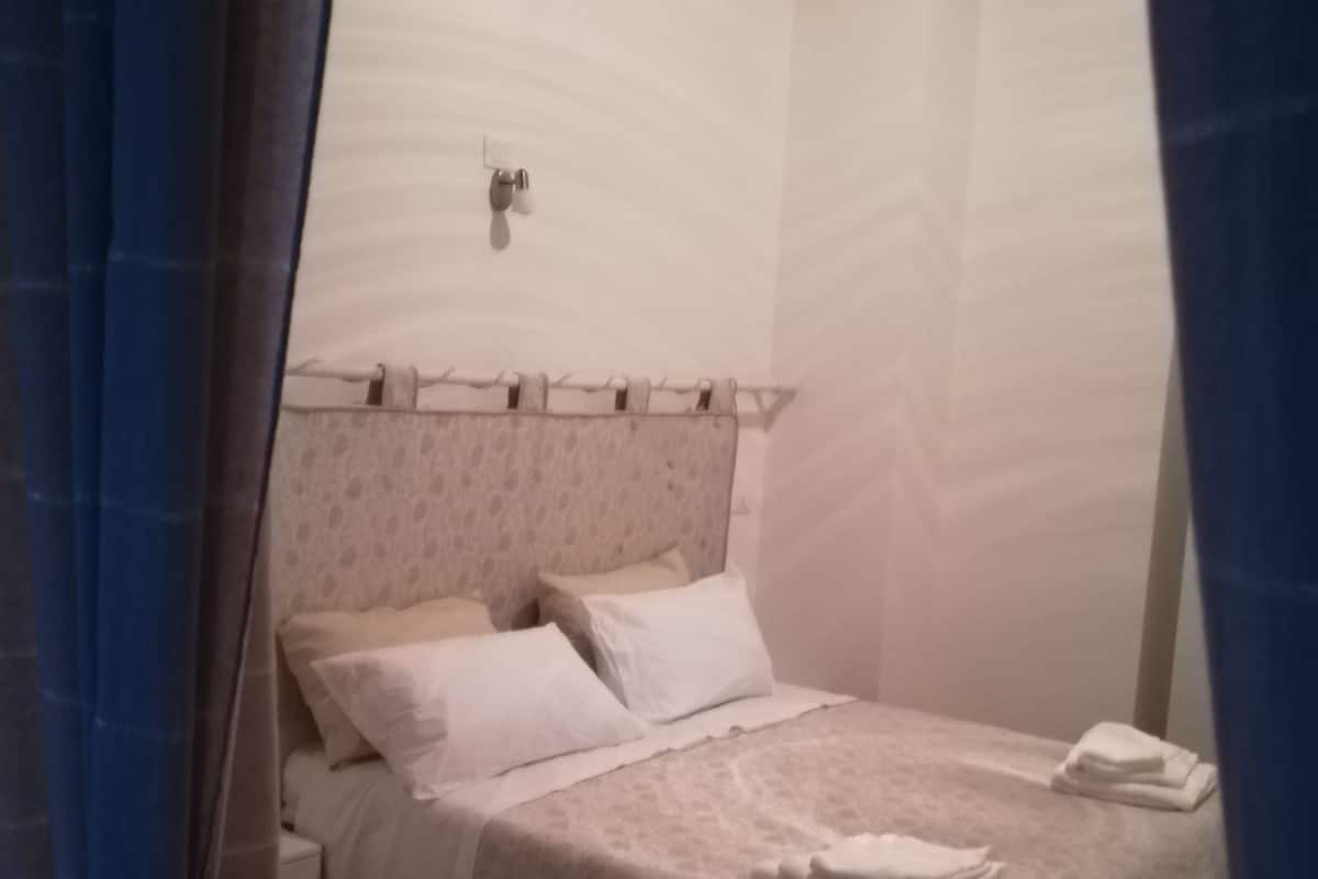 Suite, 2 Bedrooms, Valley View | 1 bedroom, desk, soundproofing, iron/ironing board