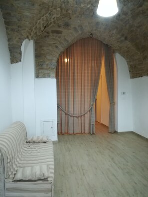 Suite, 2Â Schlafzimmer, Talblick | 1 Schlafzimmer, Schreibtisch, schallisolierte Zimmer