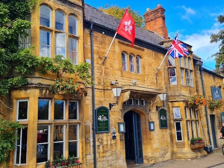 Front of property. The Swan Inn