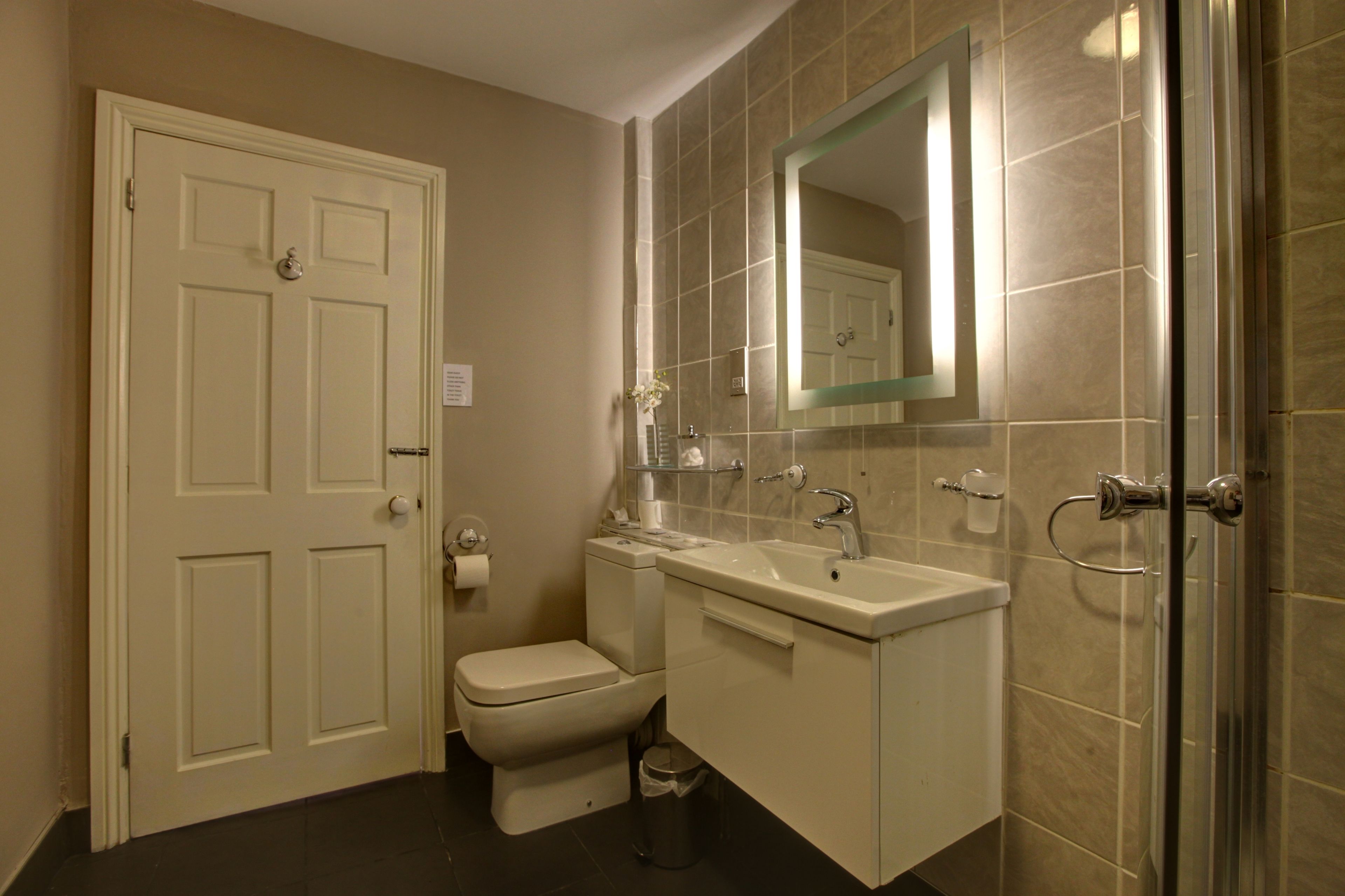 Premium Double Room, 1 Double Bed, Ensuite | Bathroom | Shower, hair dryer, towels, soap