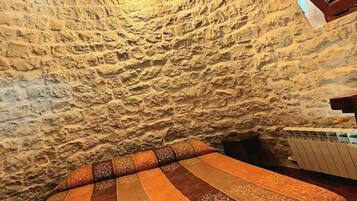 Appartamento Romantico, 1 camera da letto, angolo cottura, vista resort | Una scrivania, insonorizzazione, ferro/asse da stiro, Wi-Fi gratuito