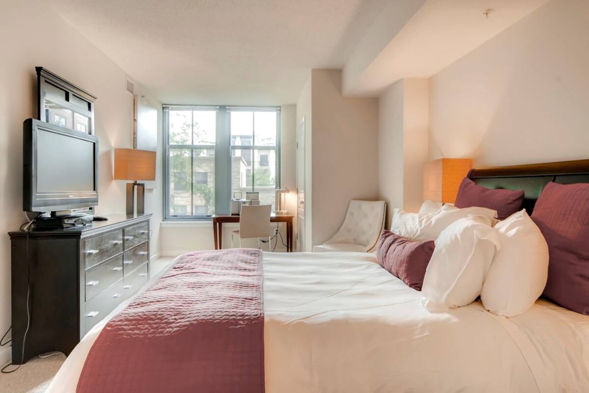 Luxury Apartment, 1 Bedroom | 1 bedroom, individually decorated, individually furnished, desk