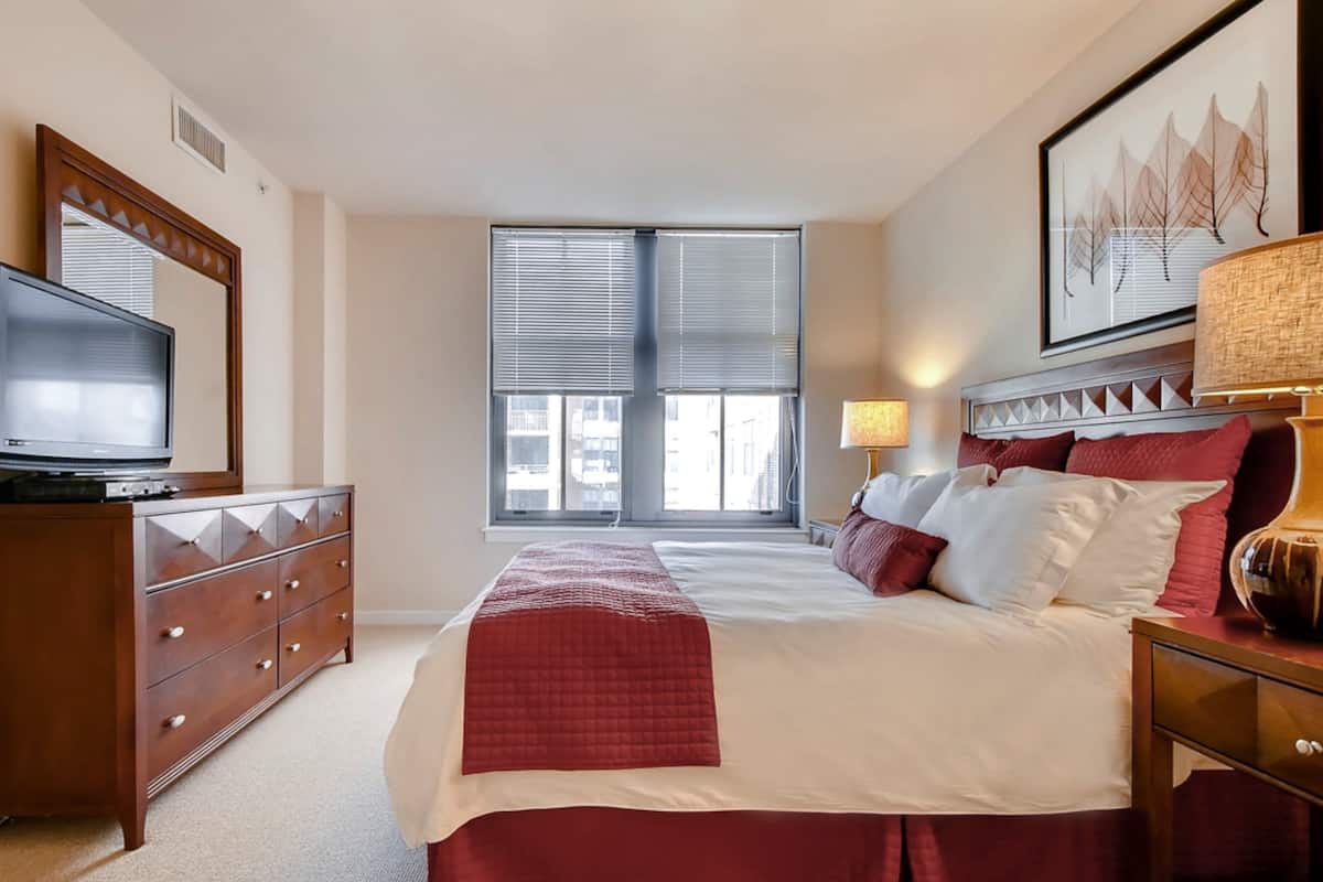 Luxury Apartment, 2 Bedrooms | 1 bedroom, individually decorated, individually furnished, desk