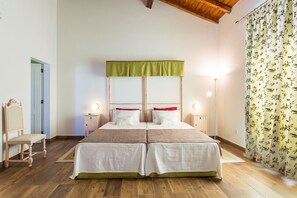 Twin Room, 2 Bedrooms, Connecting Rooms (Azeitona)