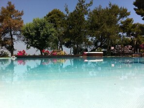 Seasonal outdoor pool, open 8:00 AM to 7:00 PM, sun loungers - Locanda Strada Della Marina (Senigallia)
