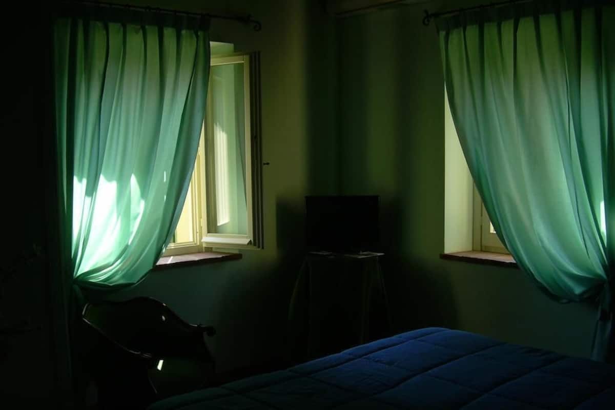 Double or Twin Room | Minibar, in-room safe, blackout drapes, soundproofing