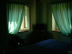 Doppel- oder Zweibettzimmer | Minibar, Zimmersafe, individuell eingerichtet, Verdunkelungsvorhänge
