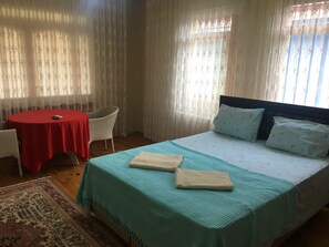 Family Villa | Soundproofing, free WiFi, bed sheets