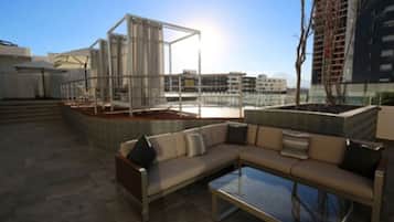 Bar junto a la piscina