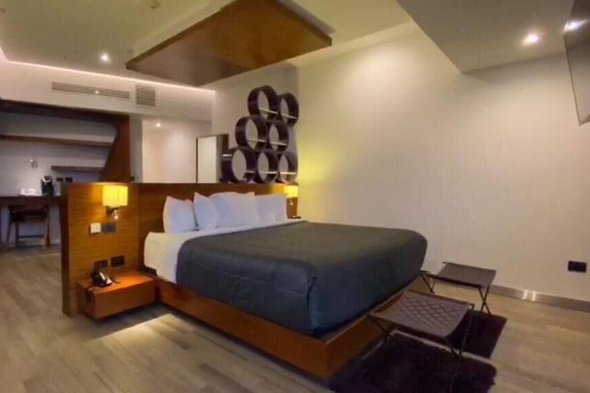 Down duvets, in-room safe, desk, iron/ironing board