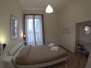 Double Room, Shared Bathroom | Desk, free WiFi - GuestHouse Marcanto - Duomo (Naples)