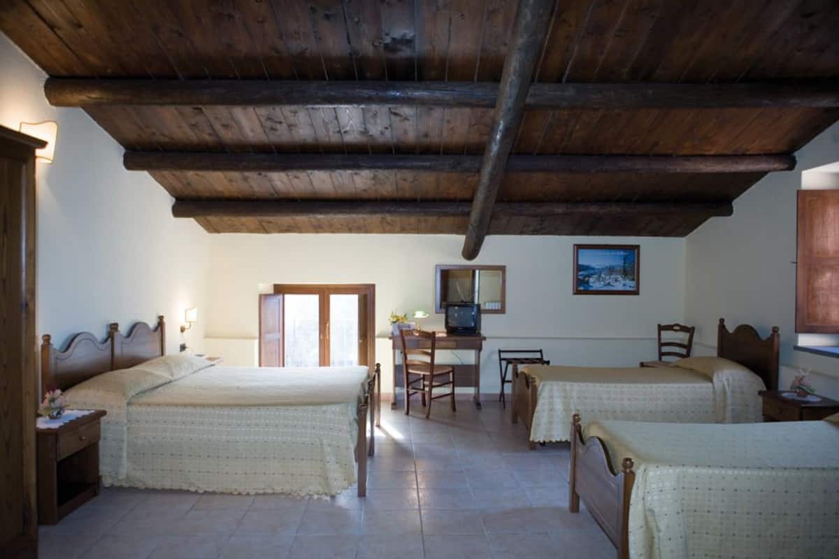 1 bedroom, premium bedding, in-room safe, desk