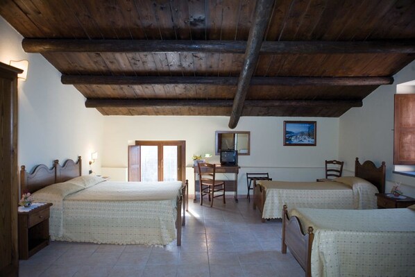 1 bedroom, premium bedding, in-room safe, desk