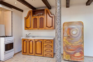 Deluxe Apartment | Private kitchen | Fridge, microwave, oven, stovetop - Apartment on Ulyanovskaya 41 (Minsk)