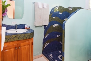 Deluxe Double Room, 1 Bedroom, Private Bathroom, Mountain View | Bathroom | Shower, towels, soap, shampoo