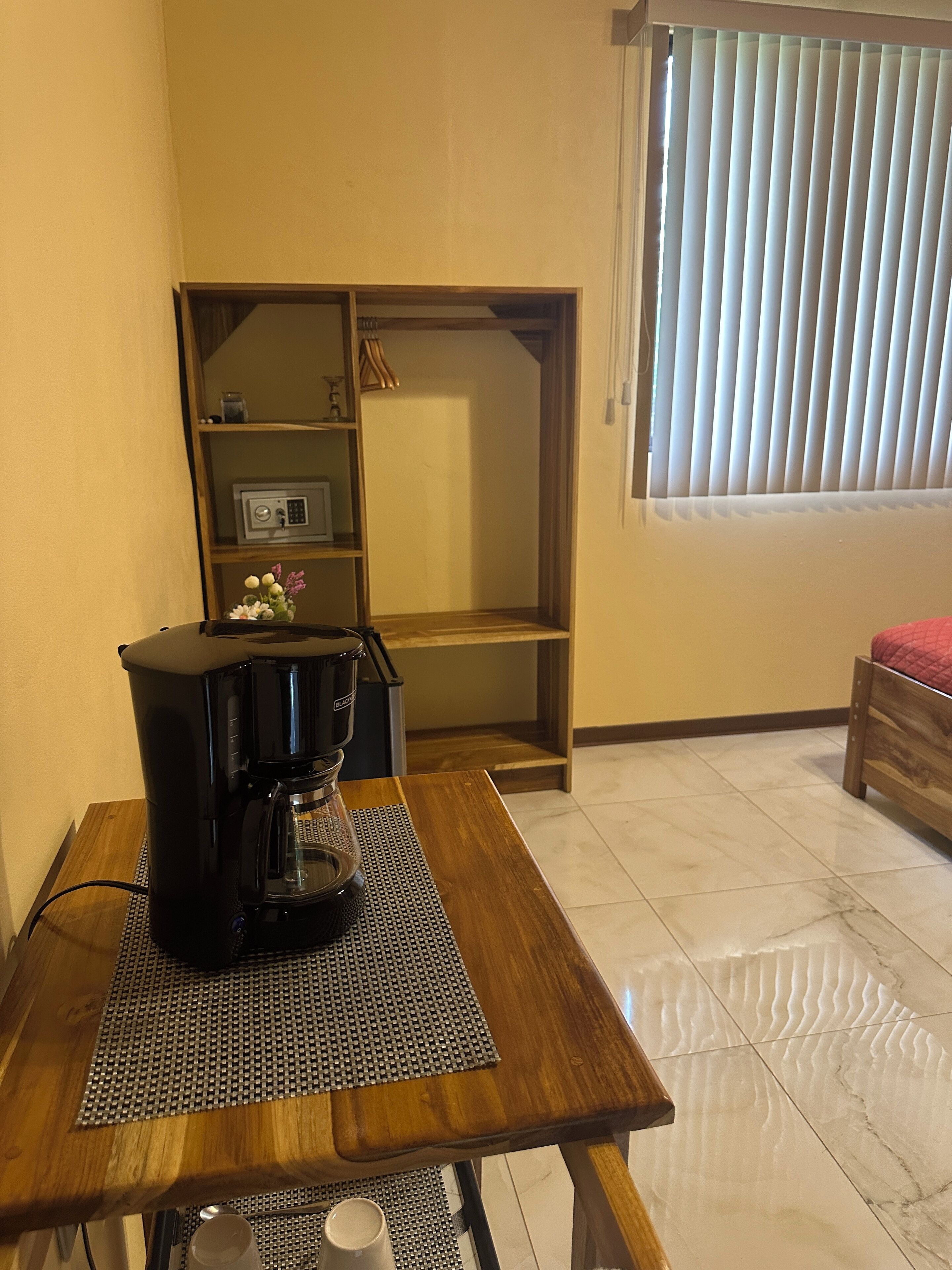 standard double room, 1 king bed | 1 bedroom, in-room safe, free wifi, bed sheets