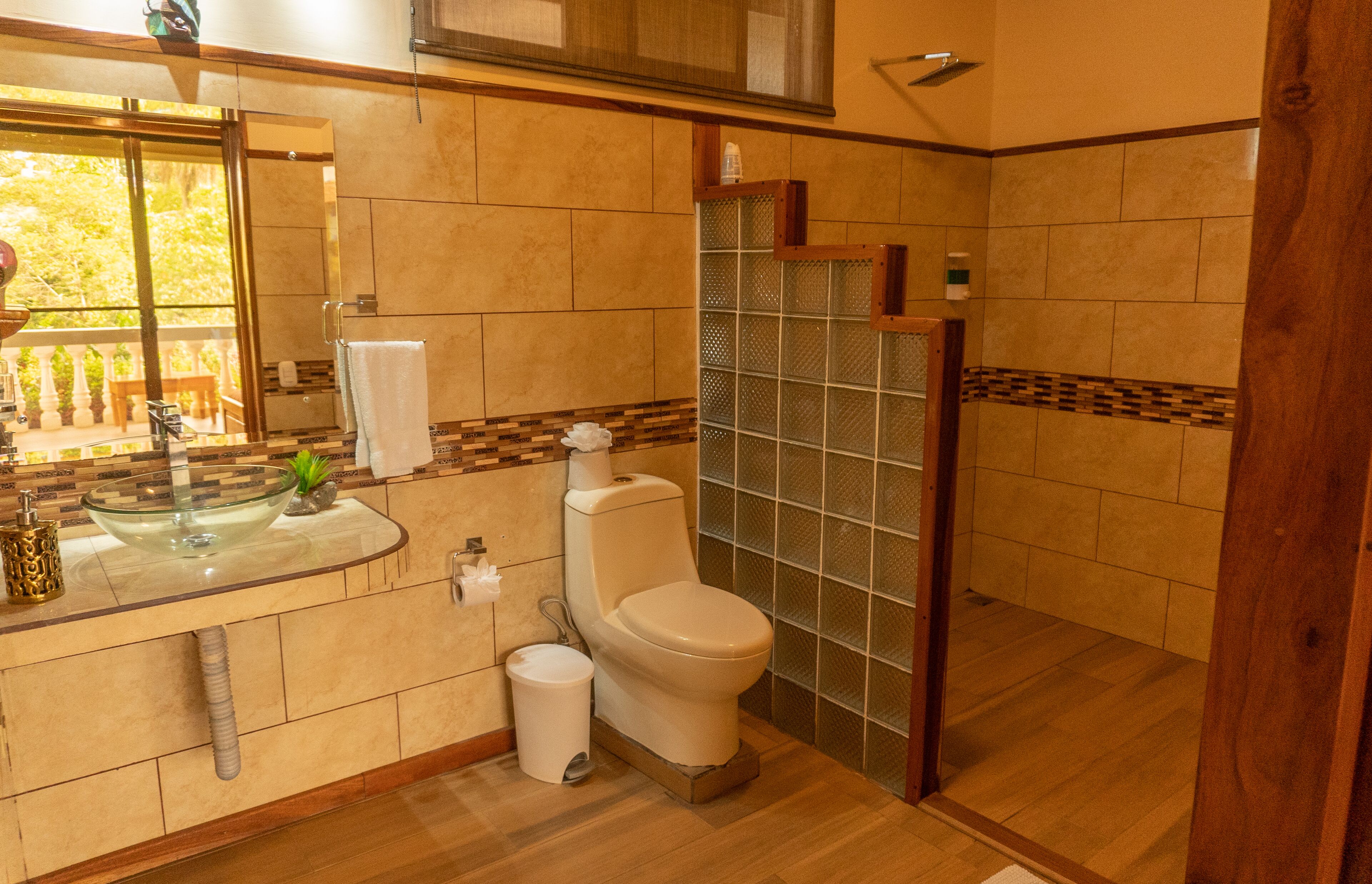 standard double room, 1 king bed (#3) | bathroom | shower, free toiletries, hair dryer, towels