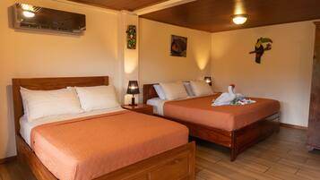 Quarto quádruplo, sacada (Habitacion #2) | Cofres nos quartos, Wi-Fi de cortesia, roupa de cama