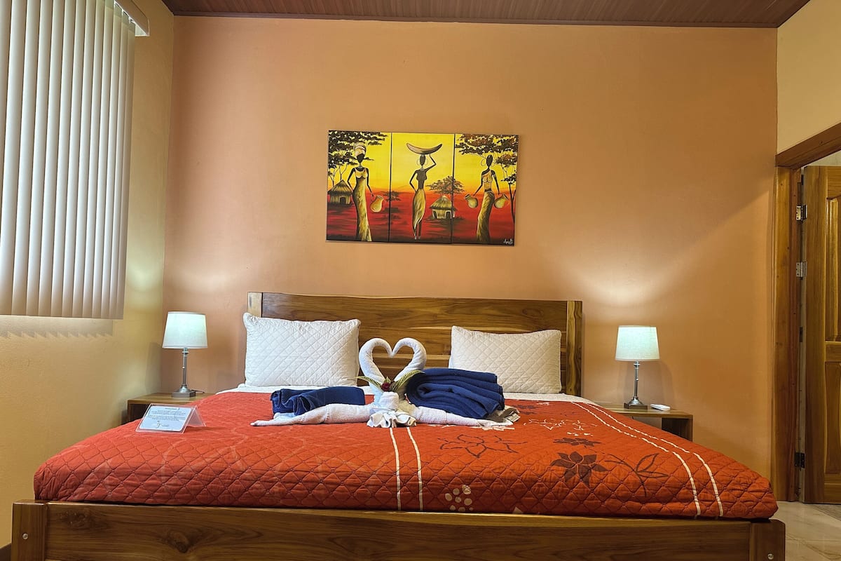 Standaard tweepersoonskamer, 1 kingsize bed | Een kluis op de kamer, gratis wifi, beddengoed