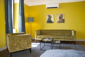 Deluxe dubbelrum | Vardagsrum | Platt-tv