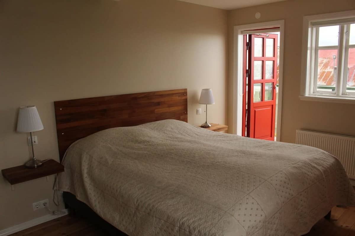 Habitación con 1 cama doble o 2 individuales, baño privado (Balcony) | Cortinas opacas, tabla de planchar con plancha, cunas gratuitas