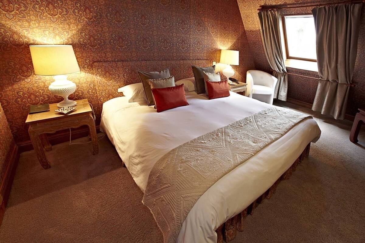 Suite | Sengetøy av topp kvalitet, minibar, blendingsgardiner og lydisolert