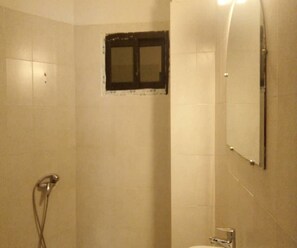 Comfort Room | Bathroom | Shower, towels - Hôtel El Vivo (Abidjan)
