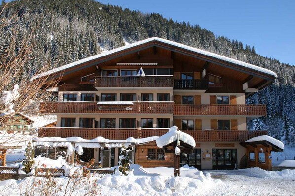 Front of property - La Fleche D'or (Chatel)