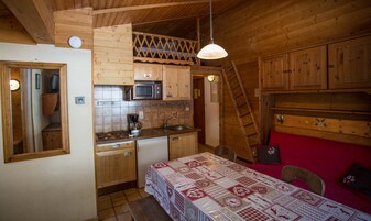 Refrigerador, microondas, placa de cocina, tetera/pava eléctrica