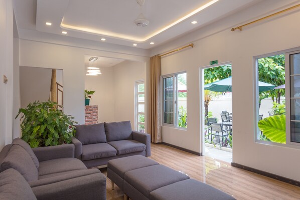 Lobby sitting area - K Inn Kaashidhoo (Kaashidhoo)