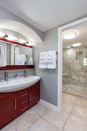 Luxury Townhome, 3 Bedrooms, Non Smoking | Bathroom sink