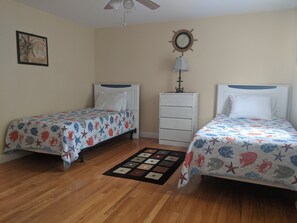 2 bedrooms, desk, iron/ironing board, WiFi