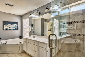 Combined shower/tub, jetted tub, towels, soap - Luxury 7 BR Across Beach. Pool,Gulf Views,Pool Table,Ping Pong, Golf Cart Rental (Destin)