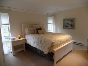 4 bedrooms, desk, iron/ironing board, free WiFi