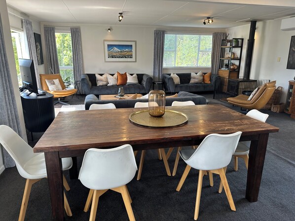 Interior - Trout Retreat - Mountain, lake and river (Turangi)