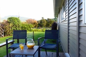 Property grounds - Trout Retreat - Mountain, lake and river (Turangi)