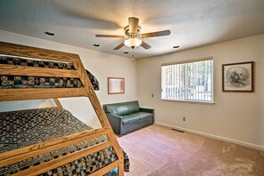 3 habitaciones, tabla de planchar con plancha, internet y ropa de cama 