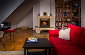 Téléviseur, foyer, lecteur de DVD, chaîne audio