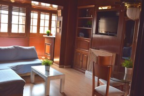 TV, stereo - Duplex of 90m2, 6 persons with terrace of 30m2 (Barcelona)