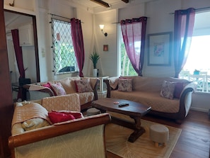 Smart TV, reproductor de DVD y libros 