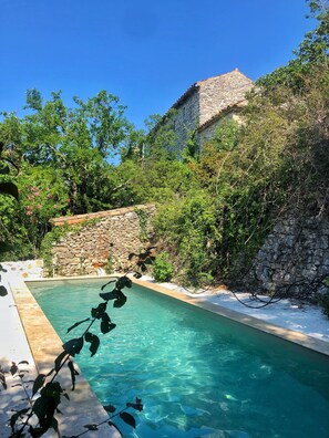 Outdoor pool - Charming room with garden and swimming pool 15 minutes from Uzès (Lussan)